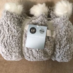 Wayland Square Luxury Throw